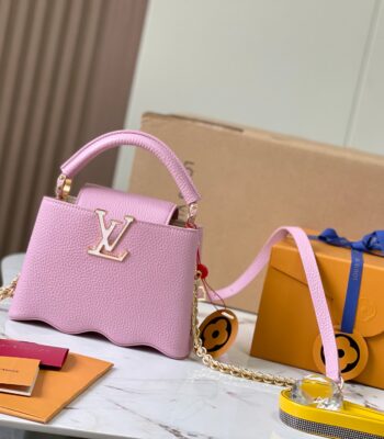 𝐋𝐎𝐔𝐈𝐒𝐕𝐔𝐈𝐓𝐓𝐎𝐍 Capucines Capushell Light Purple Wave Bottom Medium Handbag